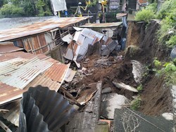 Senderan Jebol Timpa Kontrakan Warga di Buleleng