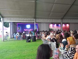 Photobooth Diserbu Jelang Konser Westlife, Antrean Mengular