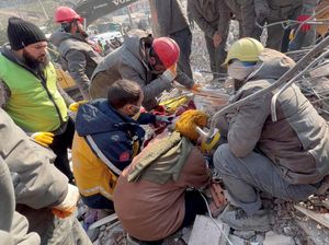 Momen Haru Penyelamatan Korban Gempa Turki saat Jumlah Tewas Tembus 33 Ribu Momen Haru Penyelamatan Korban Gempa Turki saat Jumlah Tewas Tembus 33 Ribu