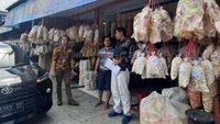BRI Life Bantu Alat Produksi untuk UMKM di Cirebon