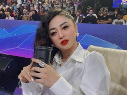 Dewi Perssik Dibayar Rp 15 Ribu Jadi Guru Ngaji, Senang Dipanggil Ustazah