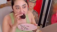 Dewi Perssik Dilamar Pilot, Ini Momennya Saat Makan Bekal dan Dessert