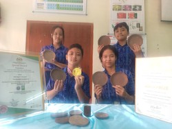 Pelajar SMPN 1 Denpasar Sulap Ampas Tahu Jadi Pengganti Styrofoam