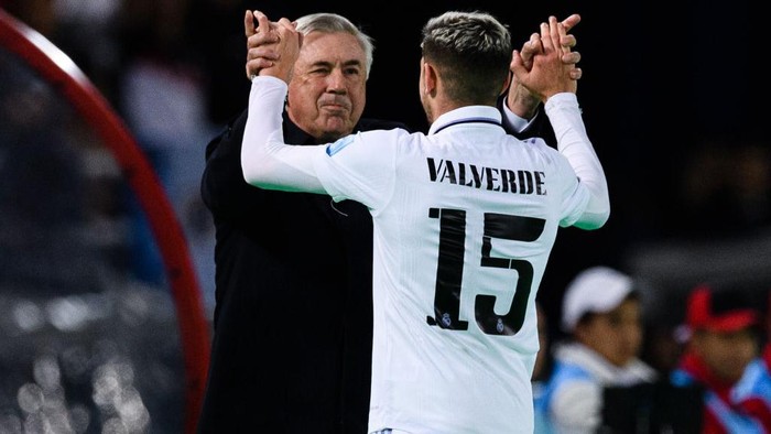 RABAT, MOROCCO - FEBRUARY 11: Federico Valverde of Real Madrid (R) celebrating his goal with Real Madrid Head Coach Carlo Ancelotti (L) during the FIFA Club World Cup Morocco 2022 Final match between Real Madrid v Al Hilal at Prince Moulay Abdellah on February 11, 2023 in Rabat, Morocco. (Photo by Marcio Machado/Eurasia Sport Images/Getty Images)