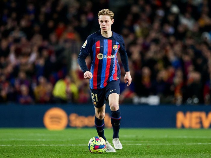 BARCELONA, SPAIN - FEBRUARY 5: Frenkie de Jong of FC Barcelona during the La Liga Santander  match between FC Barcelona v Sevilla at the Spotify Camp Nou on February 5, 2023 in Barcelona Spain (Photo by David S. Bustamante/Soccrates/Getty Images)