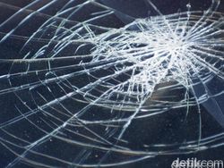 Mobil Terbalik di Tol Jagorawi Arah Bogor, Penumpang Lansia Luka Berat