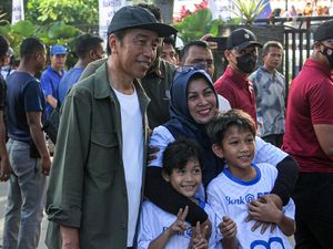 Jokowi Menyapa Warga di CFD Medan