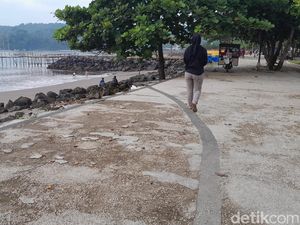 Dulu Dirancang Mirip Hawaii, Kini Trotoar di Pantai Pangandaran Rusak