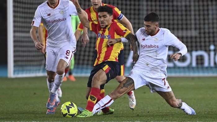 LECCE, ITALY - FEBRUARY 11: AS Roma player Lorenzo Pellegrini during the Serie A match between US Lecce and AS Roma at Stadio Via del Mare on February 11, 2023 in Lecce, Italy. (Photo by Luciano Rossi/AS Roma via Getty Images)