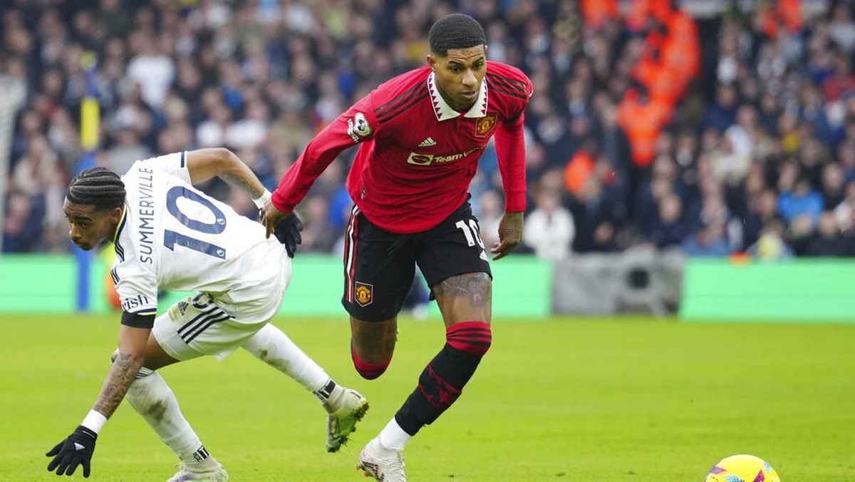Aksi Marcus Rashford dalam laga melawan Leeds United. (Foto: AP/Jon Super)