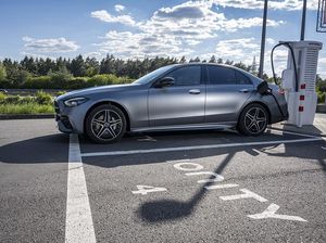 Alasan Mercedes-Benz Indonesia Pilih Tak Jual Mobil Hybrid Alasan Mercedes-Benz Indonesia Pilih Tak Jual Mobil Hybrid