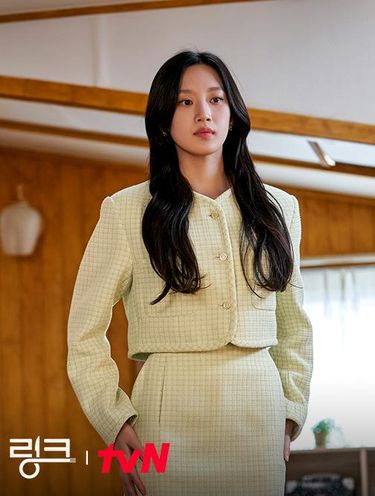 Moon Ga Young di Link: Eat, Love, Kill (2022)