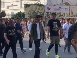 Jokowi, Gubsu Edy dan Walkot Bobby Jalan Kaki di Lapangan Merdeka Medan