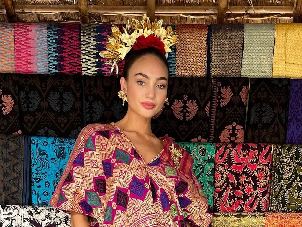 7 Potret Miss Universe 2022 RBonney Gabriel di Lombok, Cantik Pakai Tenun 7 Potret Miss Universe 2022 RBonney Gabriel di Lombok, Cantik Pakai Tenun
