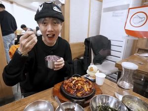 Seru! Ria SW Cicip Lobster Keju hingga Ayam Pedas di Korea Seru! Ria SW Cicip Lobster Keju hingga Ayam Pedas di Korea
