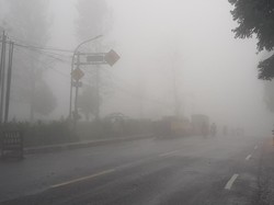 One Way Diterapkan Arah Jakarta Saat Kabut Tebal Selimuti Puncak
