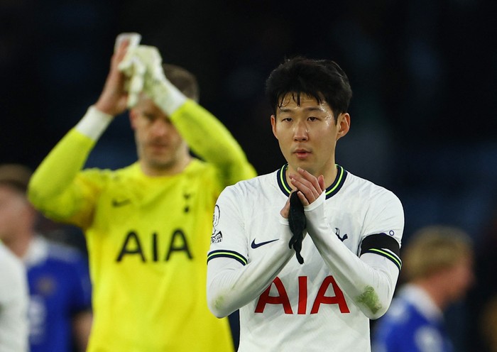Soccer Football - Premier League - Leicester City v Tottenham Hotspur - King Power Stadium, Leicester, Britain - February 11, 2023 Tottenham Hotspurs Son Heung-min looks dejected after the match REUTERS/Molly Darlington EDITORIAL USE ONLY. No use with unauthorized audio, video, data, fixture lists, club/league logos or live services. Online in-match use limited to 75 images, no video emulation. No use in betting, games or single club /league/player publications.  Please contact your account representative for further details.