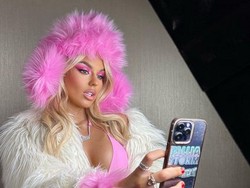 Penyanyi Ini Dihujat karena Pakai Bikini di Red Carpet Brit Awards