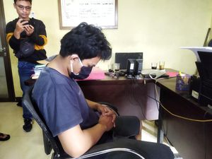 Chat Terakhir Riko yang Tak Dibalas Sebelum Bunuh Elisa Pakai Kloset Chat Terakhir Riko yang Tak Dibalas Sebelum Bunuh Elisa Pakai Kloset