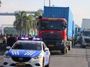 Kapal F1H2O Diangkut dari Belawan ke Toba Pakai 8 Kontainer Kapal F1H2O Diangkut dari Belawan ke Toba Pakai 8 Kontainer