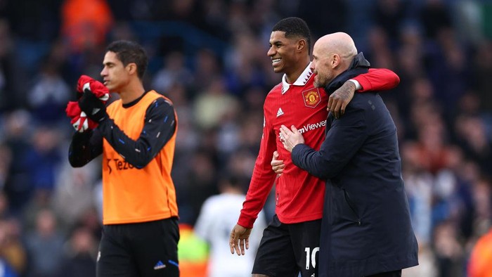 LEEDS, ENGLAND - FEBRUARY 12: Erik Ten Hag the manager / head coach of Manchester United and and Marcus Rashford of Manchester United celebrate at full time during the Premier League match between Leeds United and Manchester United at Elland Road on February 12, 2023 in Leeds, United Kingdom. (Photo by Robbie Jay Barratt - AMA/Getty Images)