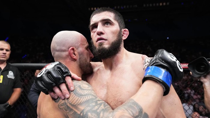 Alexander Volkanovski menerima ajakan rematch dari Islam Makhachev. (Foto: Chris Unger/Zuffa LLC via Getty Images) Alexander Volkanovski menerima ajakan rematch dari Islam Makhachev. (Foto: Chris Unger/Zuffa LLC via Getty Images)