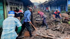 Dahsyatnya Banjir Bandang Terjang Bondowoso Bawa Material Lumpur dan Kayu