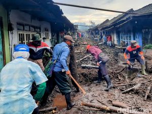 Dahsyatnya Banjir Bandang Terjang Bondowoso Bawa Material Lumpur dan Kayu Dahsyatnya Banjir Bandang Terjang Bondowoso Bawa Material Lumpur dan Kayu