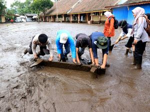 Begini Kondisi Sekolah Dasar di Bondowoso Usai Banjir Bandang Begini Kondisi Sekolah Dasar di Bondowoso Usai Banjir Bandang