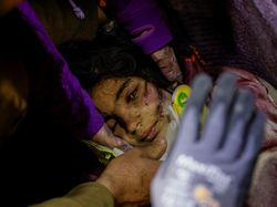 Potret Pilu Gadis 11 Tahun Selamat Setelah 6 Hari Terjebak Reruntuhan Gempa