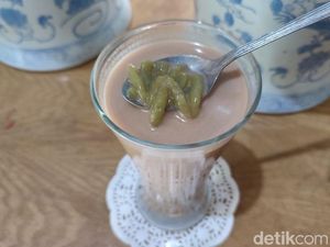 Cendol Panas Pak Sofyan, Cita Rasa yang Terjaga sejak Tahun 70-an Cendol Panas Pak Sofyan, Cita Rasa yang Terjaga sejak Tahun 70-an