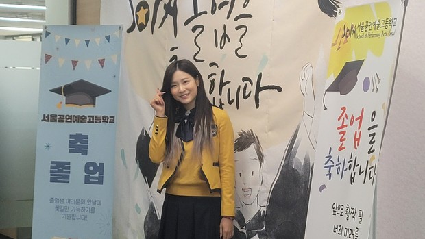 Cherry Bullet Remi di hari kelulusannya / Foto : twitter.com/korea_odyssey