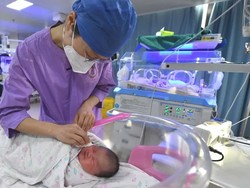 China Cari Langkah Berani untuk Genjot Tingkat Kelahiran Bayi