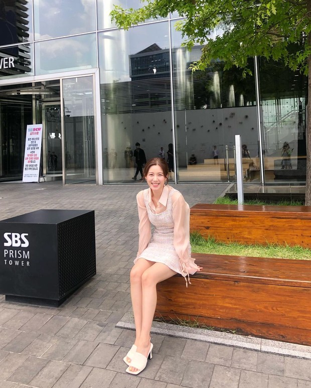 Gaya feminin Lee Da In. Foto: Instagram.com/xx_dain