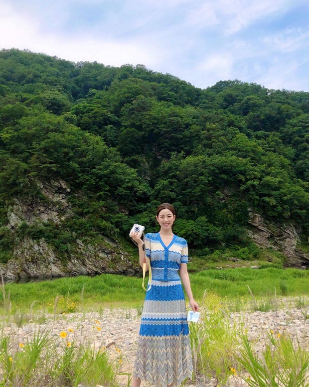 Gaya feminin Lee Da In. Foto: Instagram.com/xx_dain