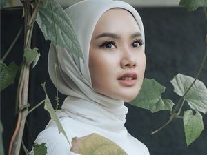 8 Foto Transformasi Gaya Hijab Cita Citata, Kini Terlihat Poni dan Leher 8 Foto Transformasi Gaya Hijab Cita Citata, Kini Terlihat Poni dan Leher