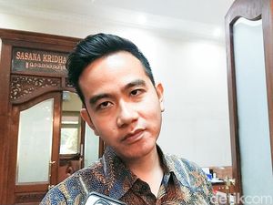 Hasil Survei Unisri: Kinerja Gibran Lebih Baik dari FX Rudy Hasil Survei Unisri: Kinerja Gibran Lebih Baik dari FX Rudy