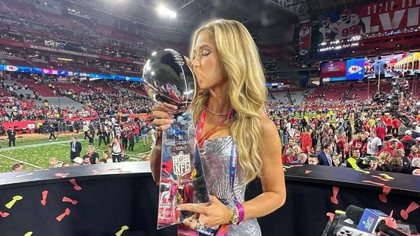Potret Cantik Pewaris NFL yang Gaya Seksinya Jadi Viral di SuperBowl 2023