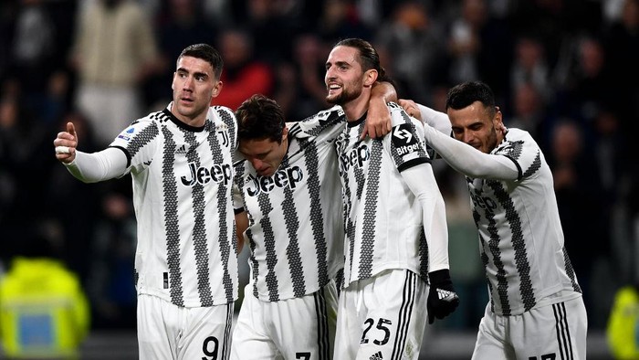 ALLIANZ STADIUM, TURIN, ITALY - 2023/02/12: Adrien Rabiot (2nd from R) of Juventus FC celebrates with Dusan Vlahovic (L), Federico Chiesa and Filip Kostic (R) of Juventus FC after scoring a goal during the Serie A football match between Juventus FC and ACF Fiorentina. Juventus FC won 1-0 over ACF Fiorentina. (Photo by Nicolò Campo/LightRocket via Getty Images)