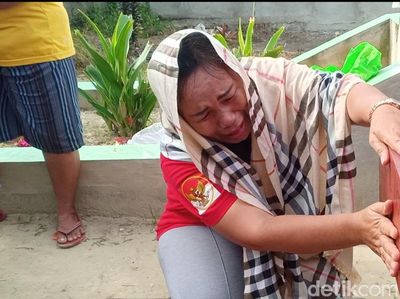 Tangis Keluarga di Makam Yosua Jelang Vonis Sambo