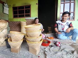 Cerita Anyaman Bambu Penopang Kehidupan Kampung Boboko Sumedang