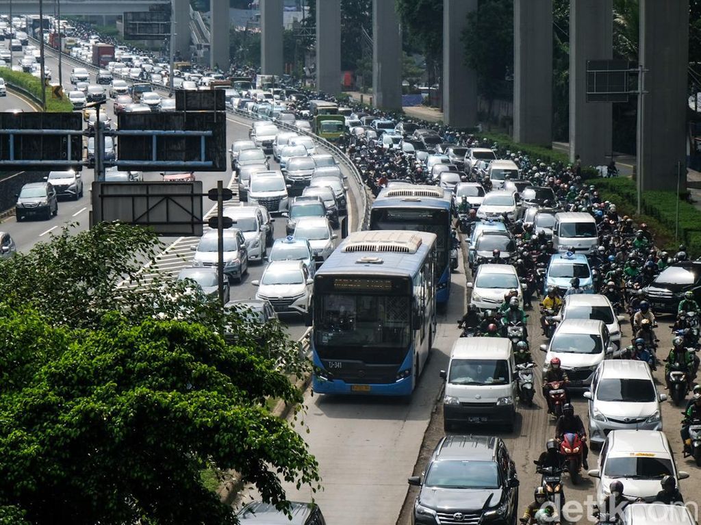PPKM Dicabut Bikin Jakarta Macet, Begini Cara biar Tak Stres di Jalan PPKM Dicabut Bikin Jakarta Macet, Begini Cara biar Tak Stres di Jalan