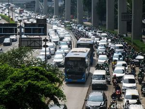 Ade Rai Bagikan Tips Atasi Stres saat Terjebak Macet, Sesimpel Atur Napas Ade Rai Bagikan Tips Atasi Stres saat Terjebak Macet, Sesimpel Atur Napas