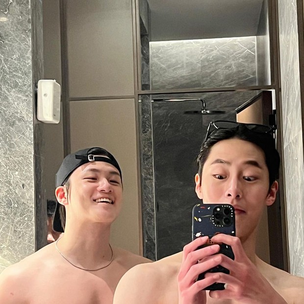 Lee Jae Wook dan Shin Seung Ho Liburan Bersama ke Bangkok