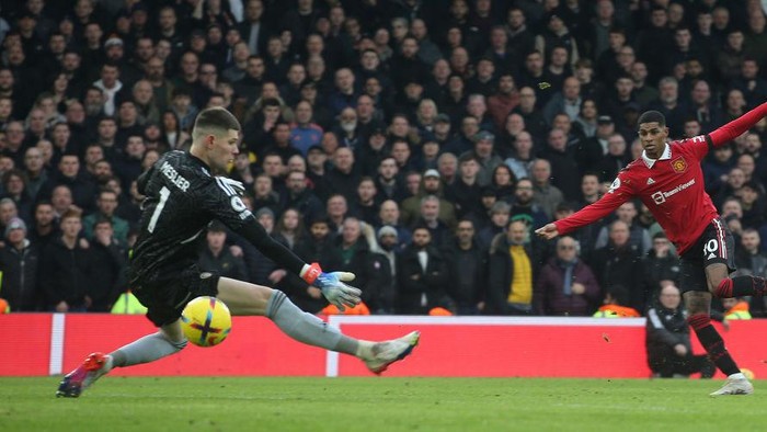 Leeds vs MU LEEDS, ENGLAND - FEBRUARY 12: Marcus Rashford of Manchester United has a shot on goal during the Premier League match between Leeds United and Manchester United at Elland Road on February 12, 2023 in Leeds, England. (Photo by Matthew Peters/Manchester United via Getty Images)