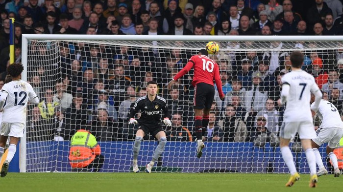 Leeds vs MU LEEDS, ENGLAND - FEBRUARY 12: Marcus Rashford of Manchester United heads the opening goal past Leeds goalkeeper illan Meslier during the Premier League match between Leeds United and Manchester United at Elland Road on February 12, 2023 in Leeds, England. (Photo by Stu Forster/Getty Images)