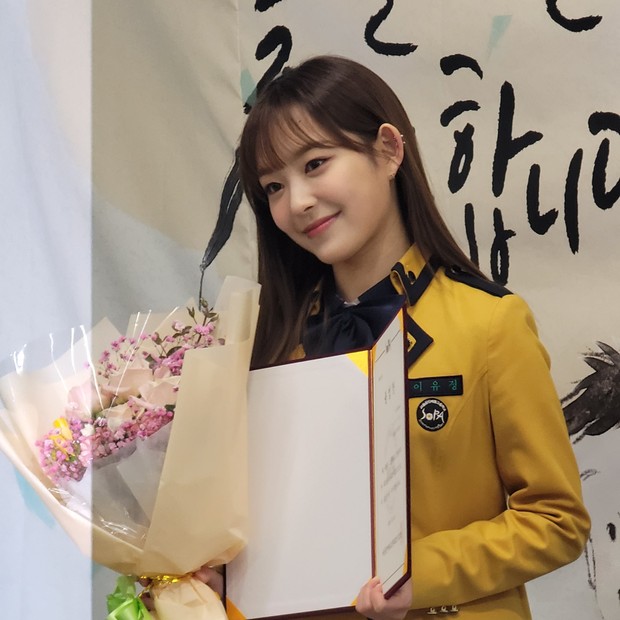 LIGHTSUM Yujeong di hari kelulusan / Foto : twitter.com/korea_odyssey