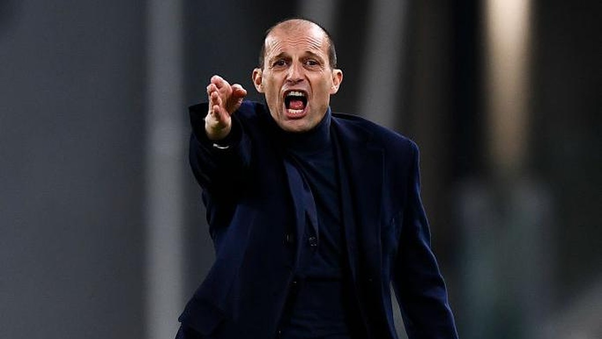 Allegri kesal gol Vlahovic dianulir karena jidat yang maju sedikit. Foto: LightRocket via Getty Images/Nicolò Campo