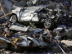 Mobil-mobil Ringsek dan Saling Bertumpuk Akibat Gempa Turki