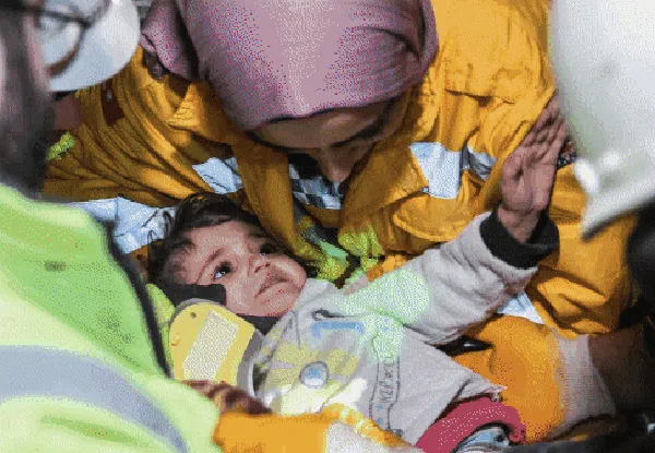 Momen Haru Penyelamatan Anak-anak Korban Gempa Turki